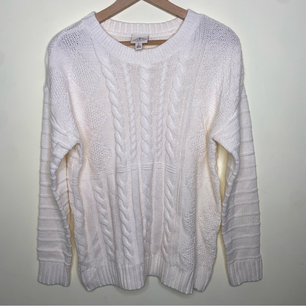 St. John’s Bay Women’s Size Medium In Excellent Condition Knit Crewneck Sweater